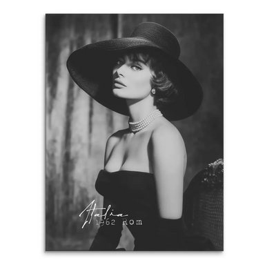 Sophia Loren portrait in black and white wearing a wide-brim hat and pearl necklace